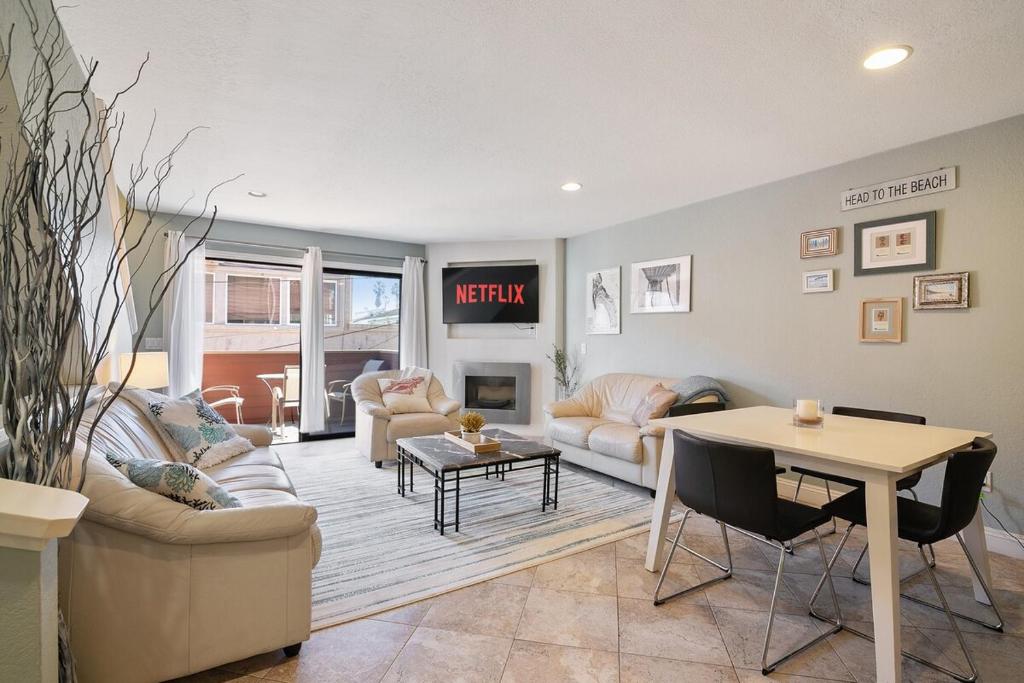 IB Coastal Condo In The Heart of it All photo 2