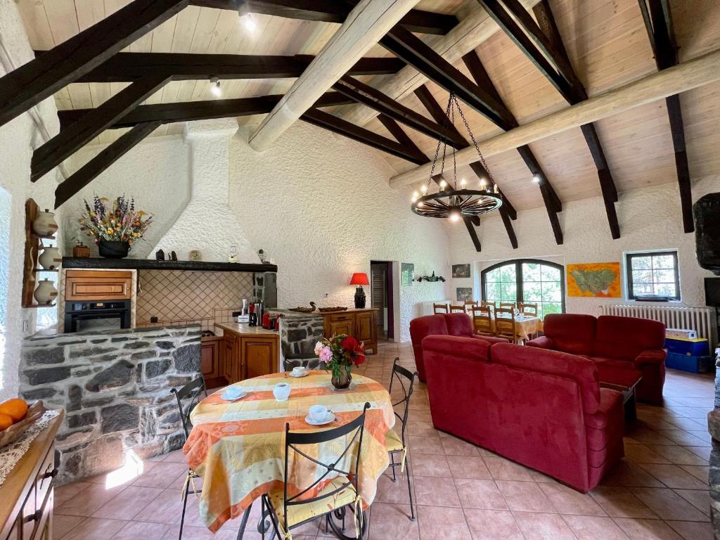 Gîte Queyrières, 5 pièces, 8 personnes - FR-1-582-285 photo 2