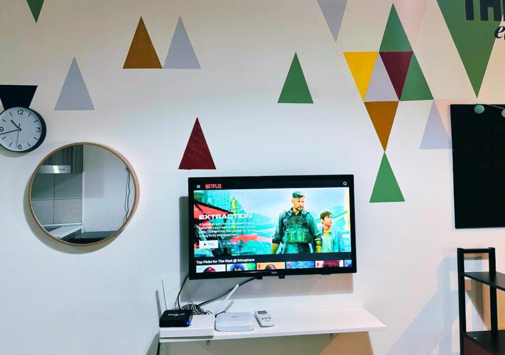 The Nest Studio with Wi-Fi Netflix photo 3