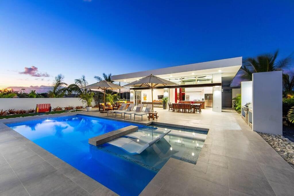 Oceanside 4 Bedroom Luxury Villa with Private Pool, 500ft from Long Bay Beach -V10