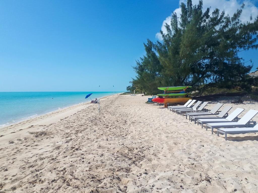 Oceanside 4 Bedroom Luxury Villa with Private Pool, 500ft from Long Bay Beach -V10 photo 2