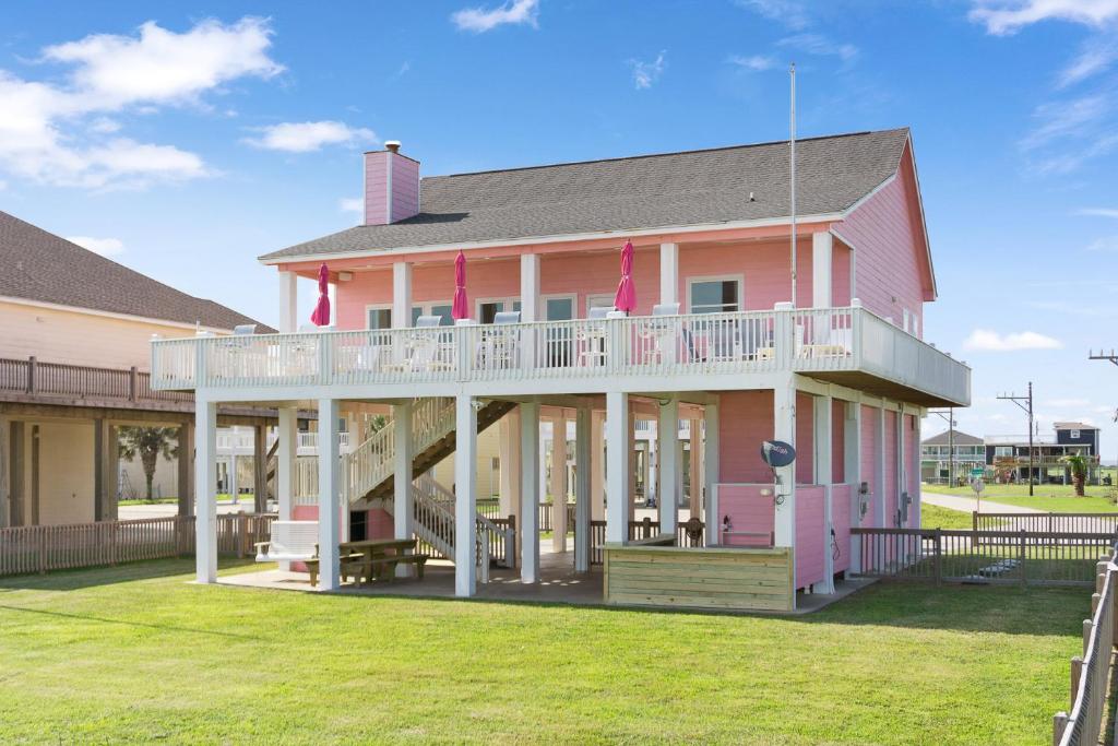 Beach Front Cottage with Beautiful Ocean Views! photo 1