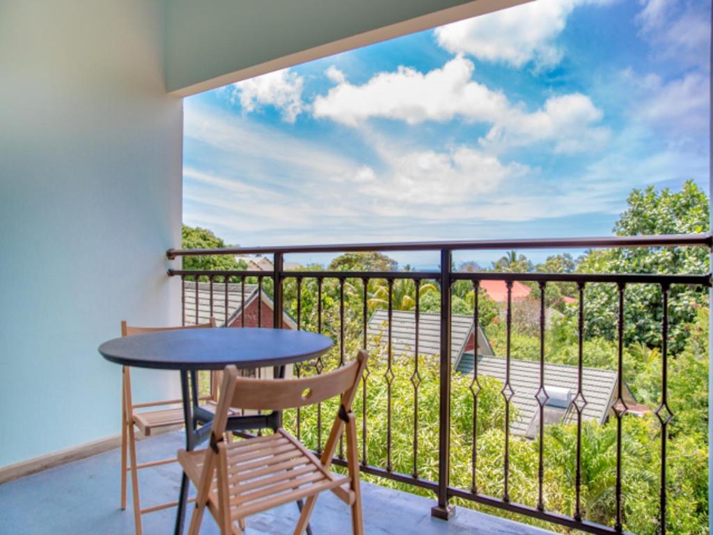 3 bedrooms appartement at Au Cap 100 m away from the beach with sea view enclosed garden and wifi