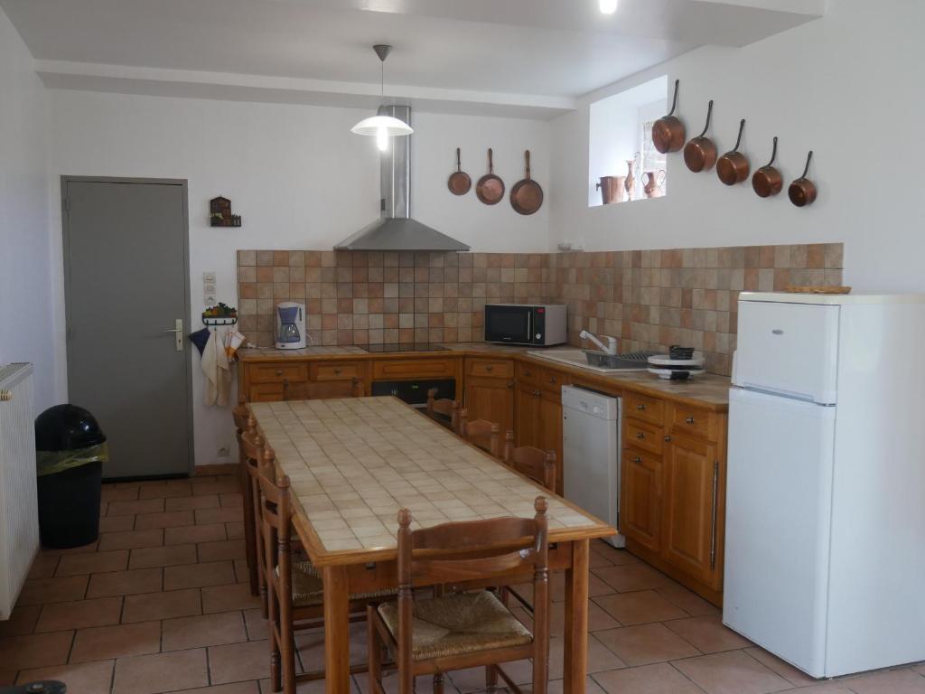 Gîte Ouzouer-sur-Trézée, 4 pièces, 8 personnes - FR-1-590-383 photo 4
