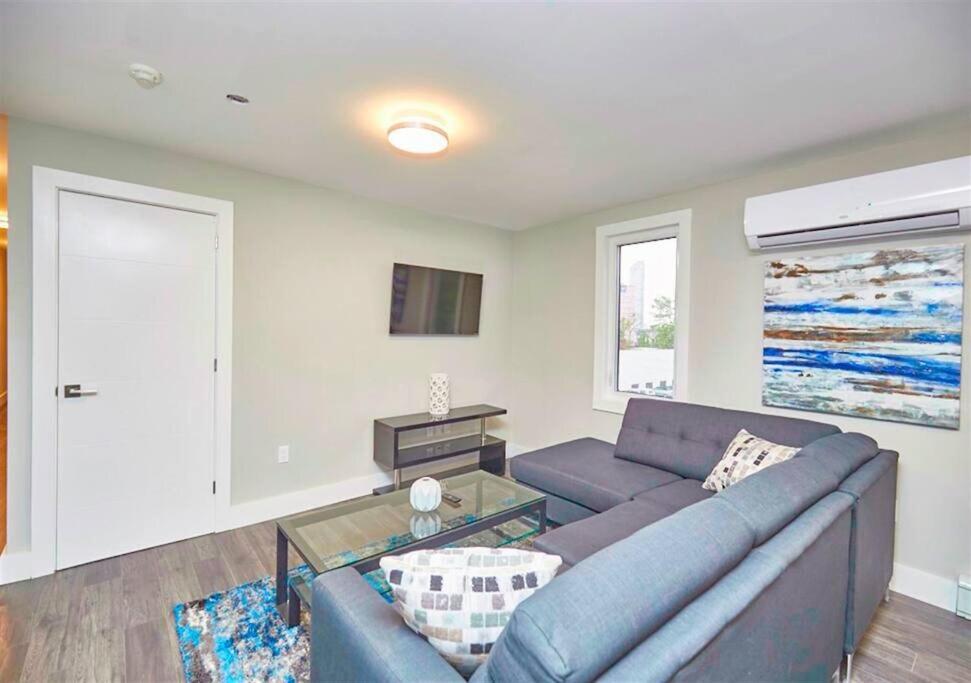 Luxury Boutique 2 Bedroom Condo - 1B