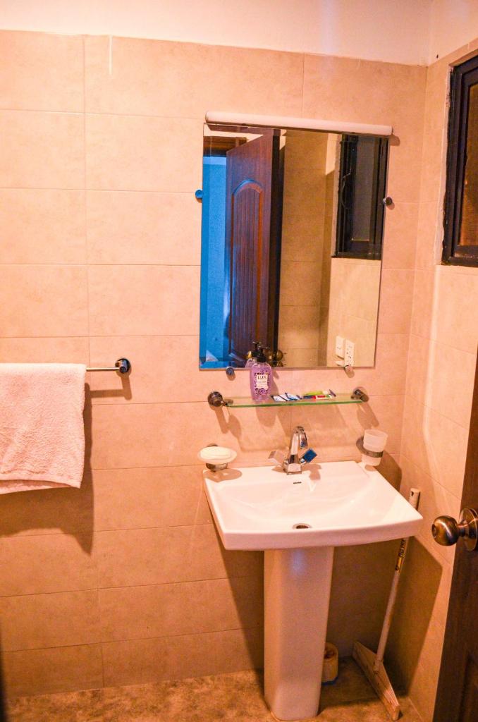 Landmark III High Rated Apartment photo 3