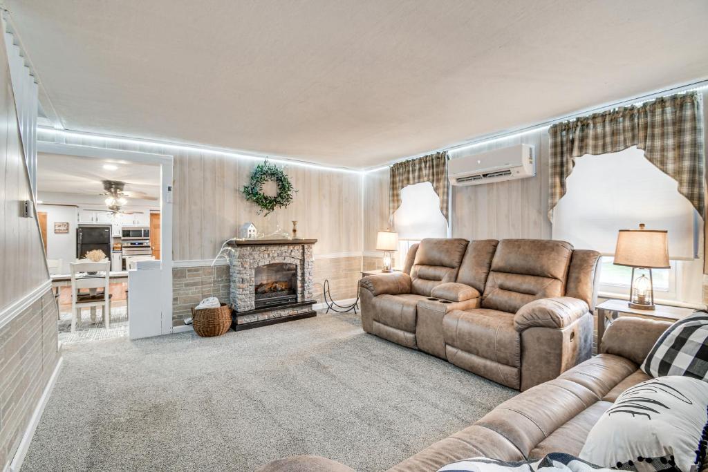 Auburn Finger Lakes Farmhouse with Open Views! photo 2