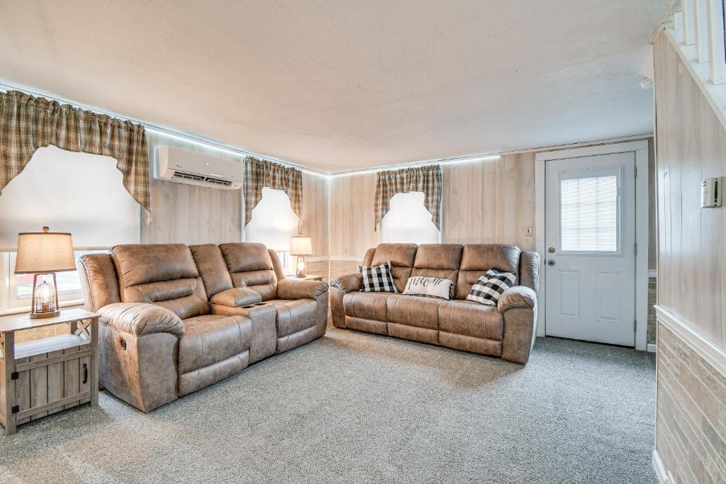 Auburn Finger Lakes Farmhouse with Open Views! photo 3
