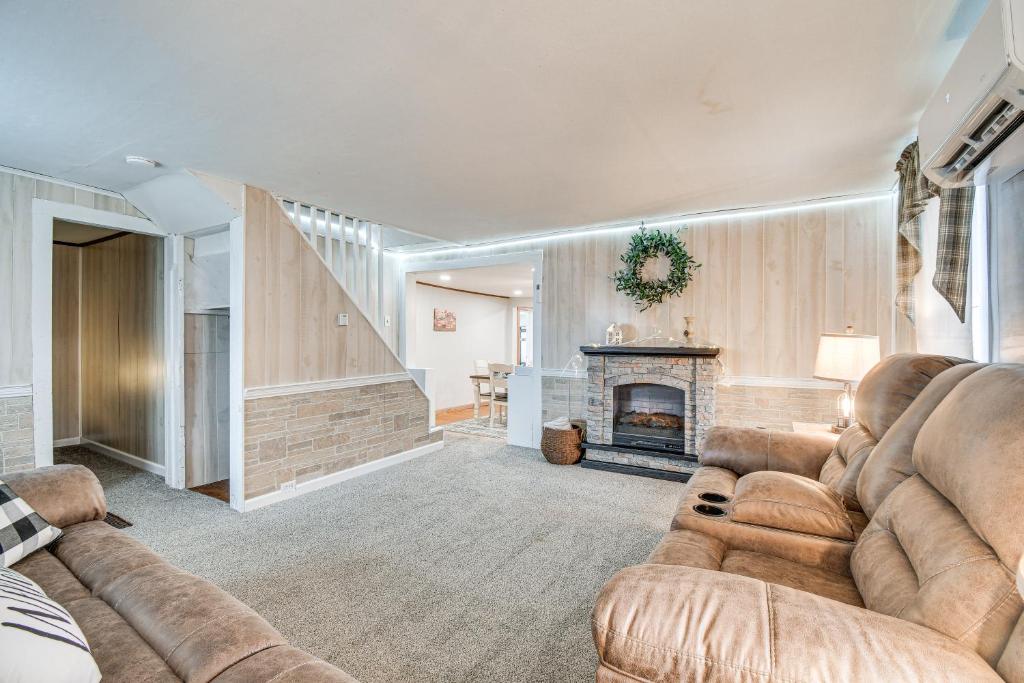 Auburn Finger Lakes Farmhouse with Open Views! photo 4