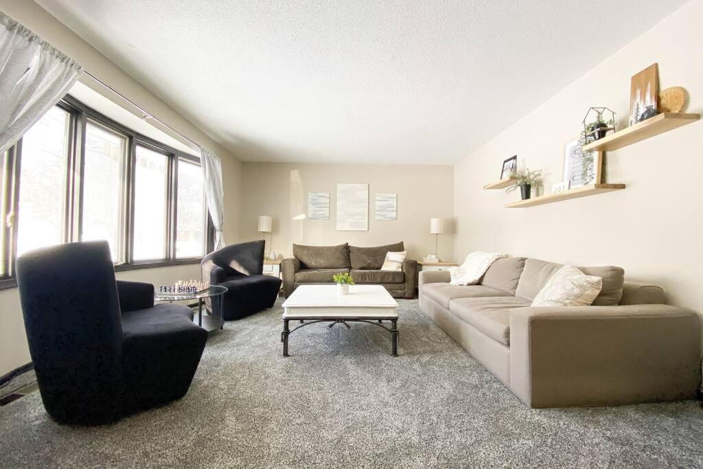 King Beds, Sleeps 11, *Entertainment Included!* photo 2