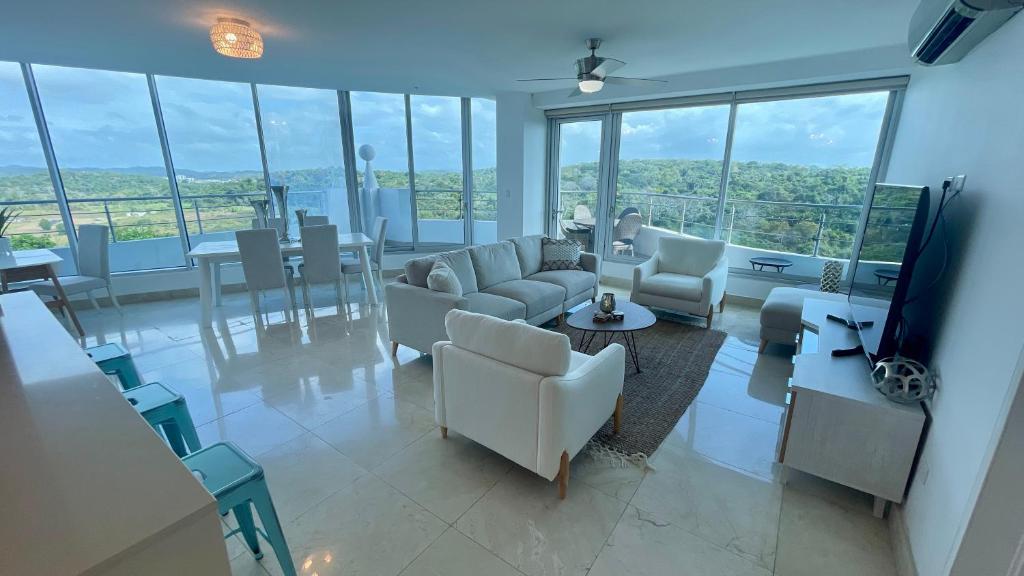 10G Perfect 2 Bedroom with Ocean and Jungle Views photo 1