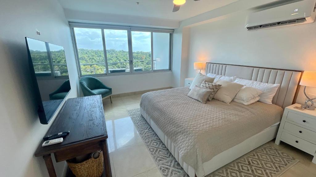 10G Perfect 2 Bedroom with Ocean and Jungle Views photo 3