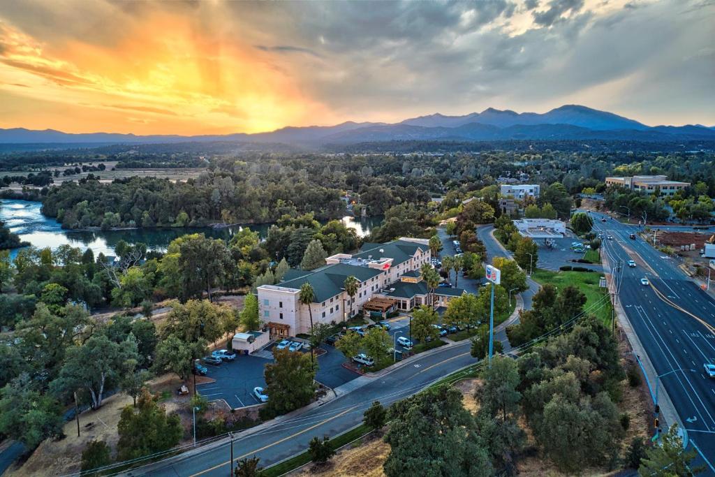 Hilton Garden Inn Redding image