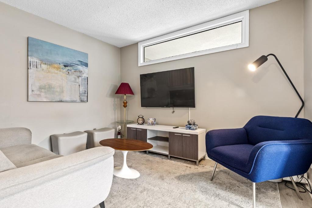 14 minutes from downtown, Luxury home in Nepean