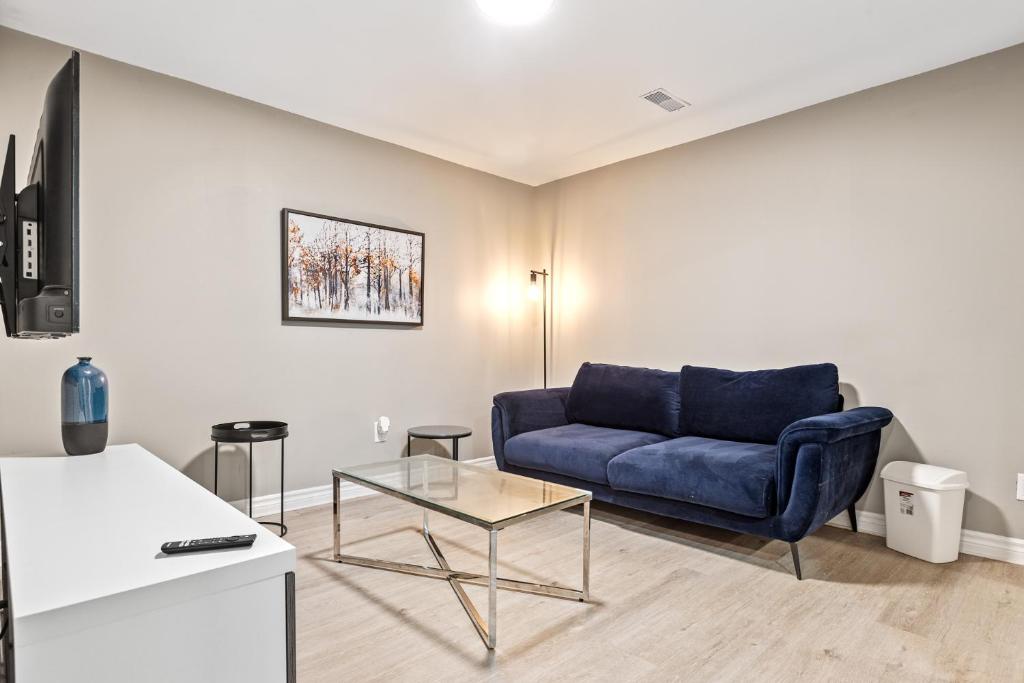 14 minutes from downtown, Luxury home in Nepean photo 1