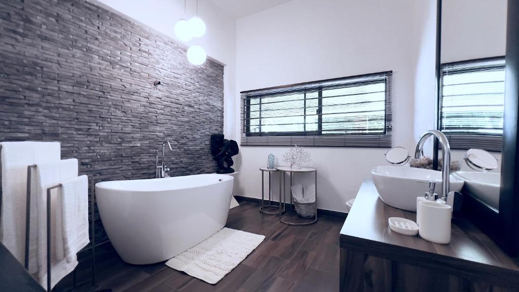 La Caduta Luxury Villa photo 3