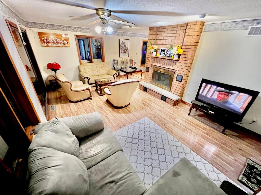 Luxury 2BR home in Newmarket photo 3