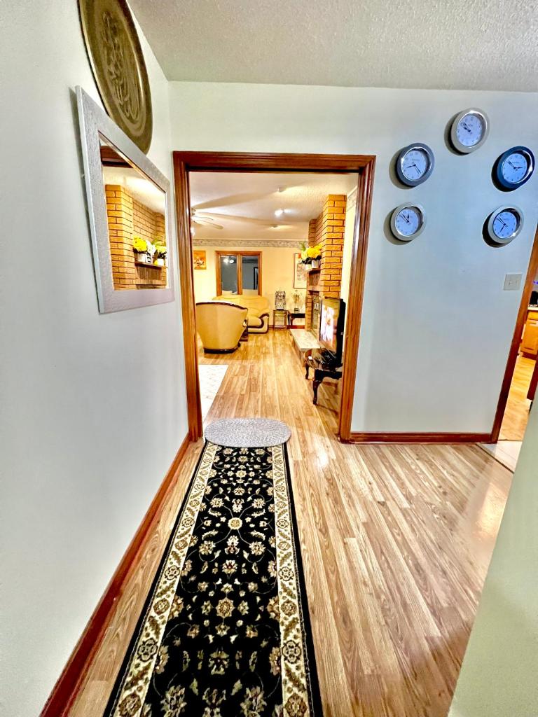 Luxury 2BR home in Newmarket photo 2