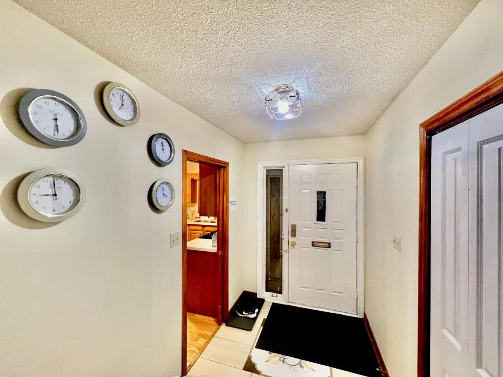 Luxury 2BR home in Newmarket photo 1