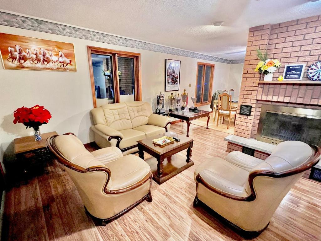 Luxury 2BR home in Newmarket photo 4