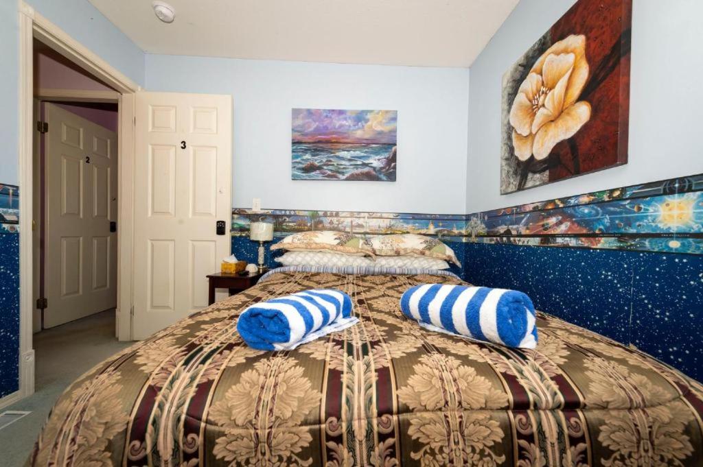 Modern Bed & Breakfast In Abbotsford - Choose your Room Upstairs - S-1 - S-2 - S-3 photo 2