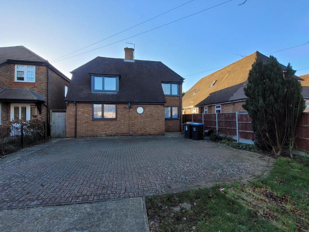 Roomstay Hemel - Tap to explore photos