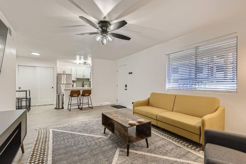 Spacious 2bed Centralgymwifioutdoorpooltempe image