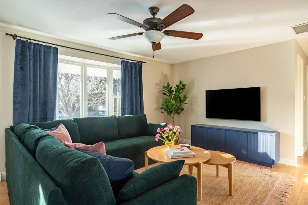 Downtown Denver: 4bd - Game/Movie Room - Backyard photo 1