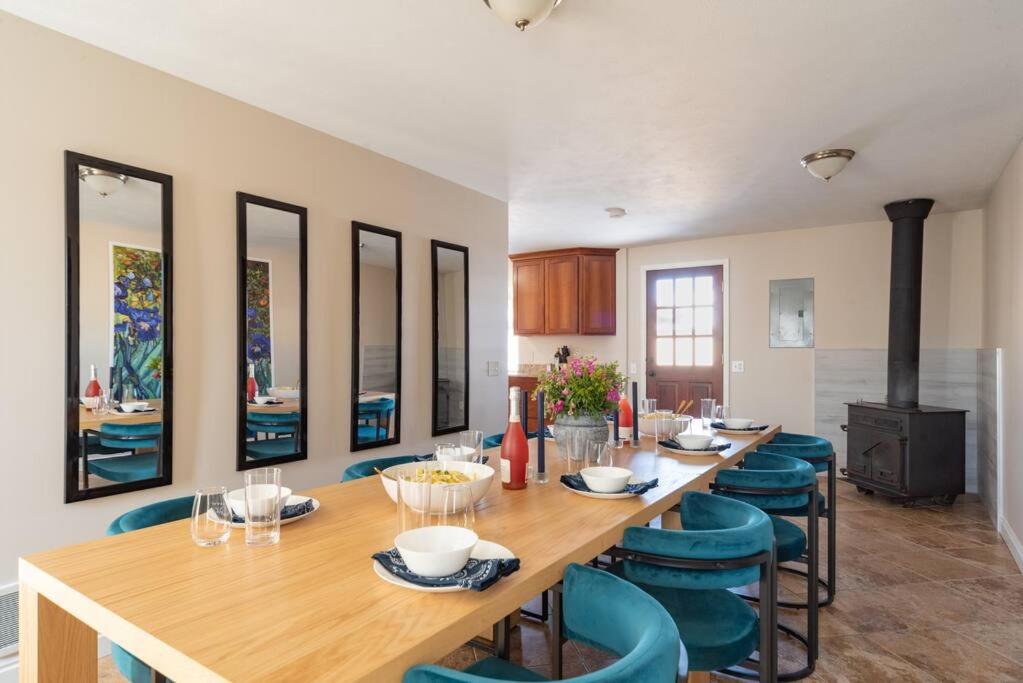 Downtown Denver: 4bd - Game/Movie Room - Backyard photo 2