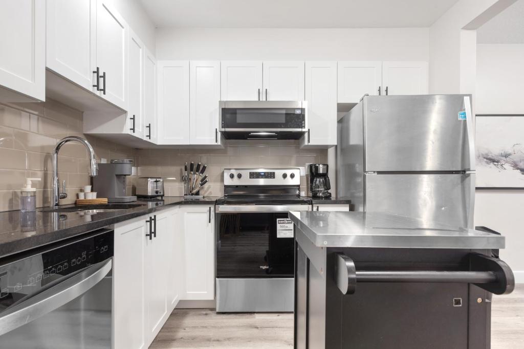 14 minutes from downtown, brand new home in Ottawa photo 3