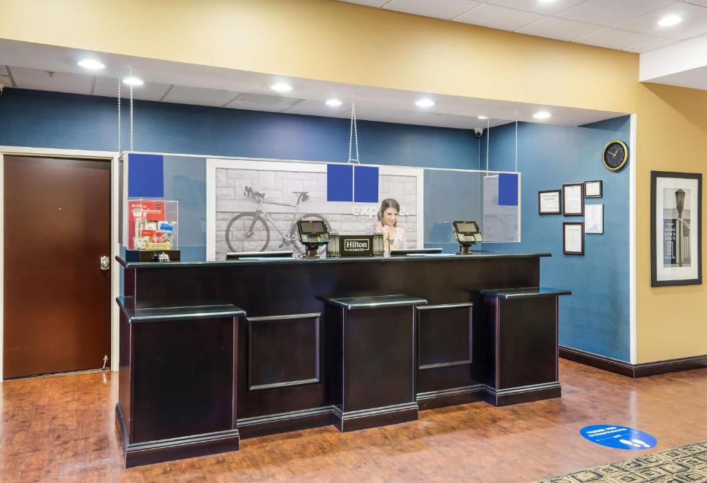 Hampton Inn Galax photo 2