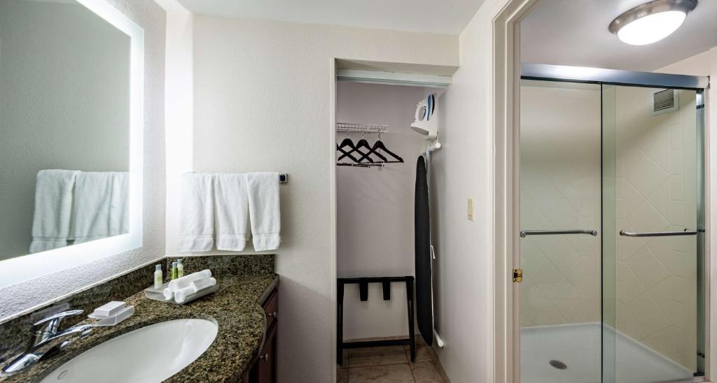 Homewood Suites by Hilton Gainesville Room Type - Studio with One Queen Bed - Hearing Accessible