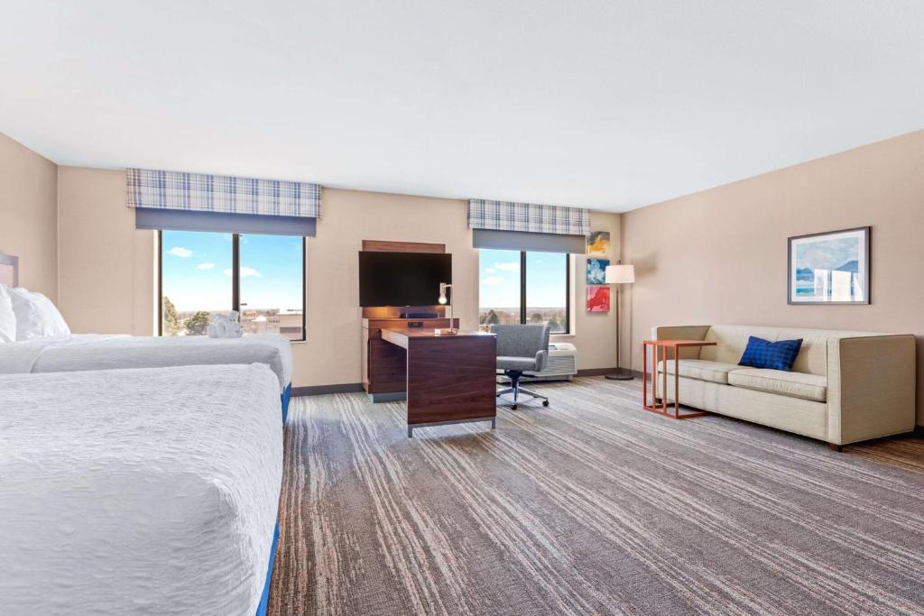Hampton Inn & Suites by Hilton Greeley - Tap to explore photos