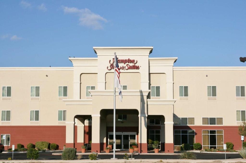 Hampton Inn and Suites Hobbs image
