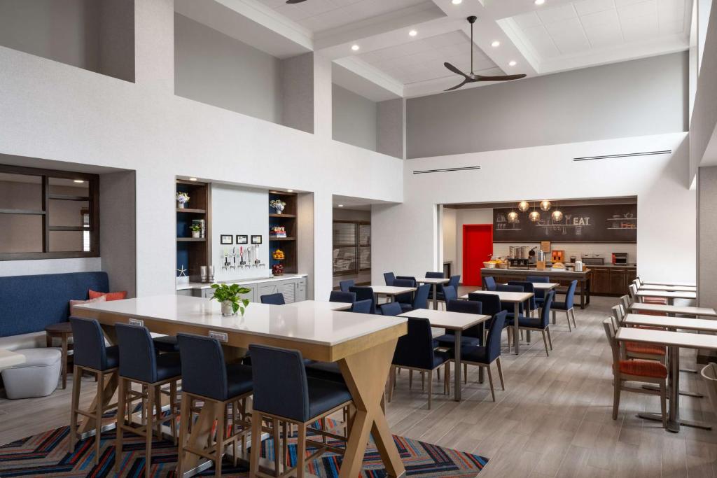 Hampton Inn & Suites - Cape Cod / West Yarmouth photo 1