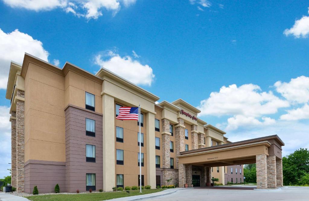 Hampton Inn Iowa City/University Area image