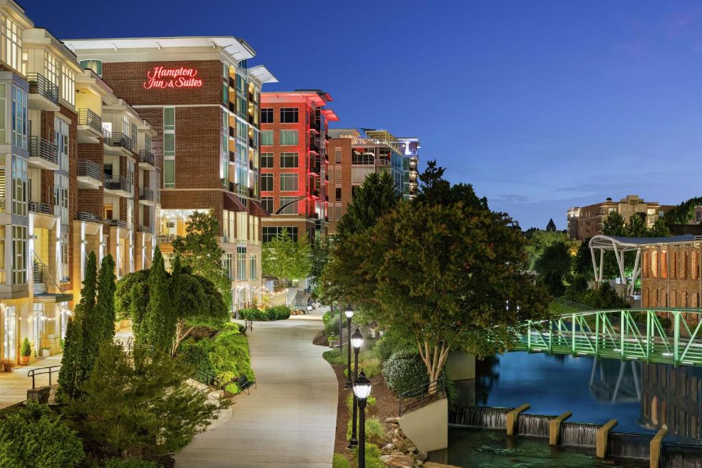 Hampton Inn & Suites Greenville-Downtown-Riverplace photo 1