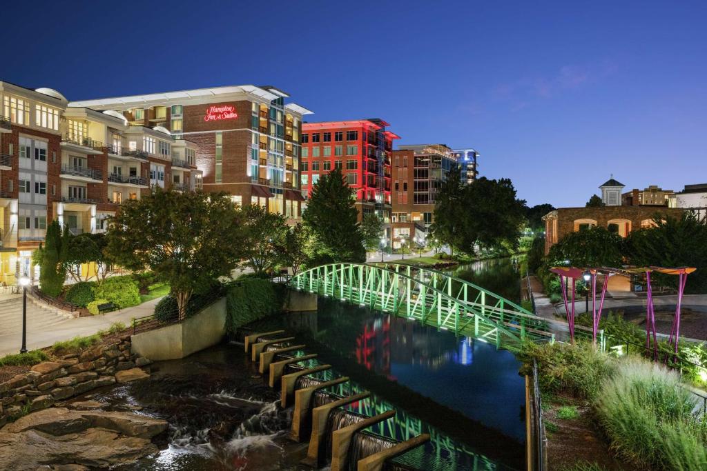 Hampton Inn & Suites Greenville-Downtown-Riverplace photo 2
