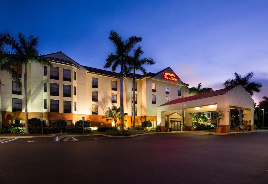 Hampton Inn & Suites Fort Myers Beach/Sanibel Gateway image