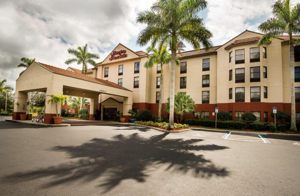 Hampton Inn & Suites Fort Myers Beach/Sanibel Gateway photo 1