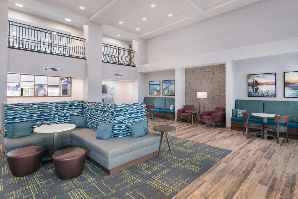Hampton Inn & Suites Fort Myers Beach/Sanibel Gateway photo 3