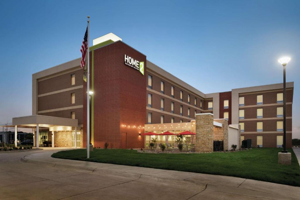 Home2 Suites By Hilton Iowa City Coralville photo 2