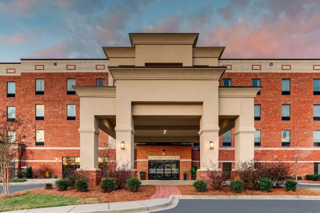 Hampton Inn & Suites Hartsville image