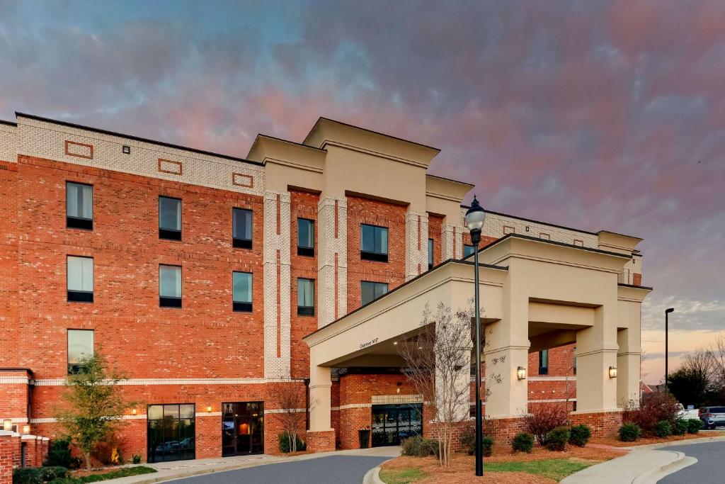 Hampton Inn & Suites - Hartsville, SC photo 1