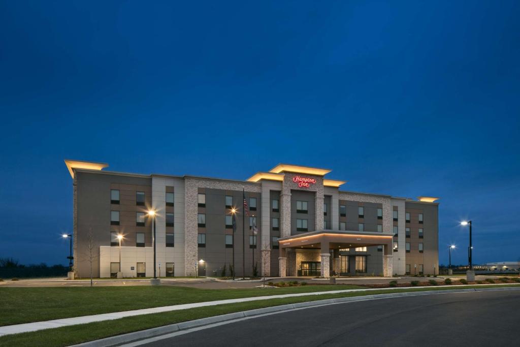 Hampton Inn Wichita Northwest image
