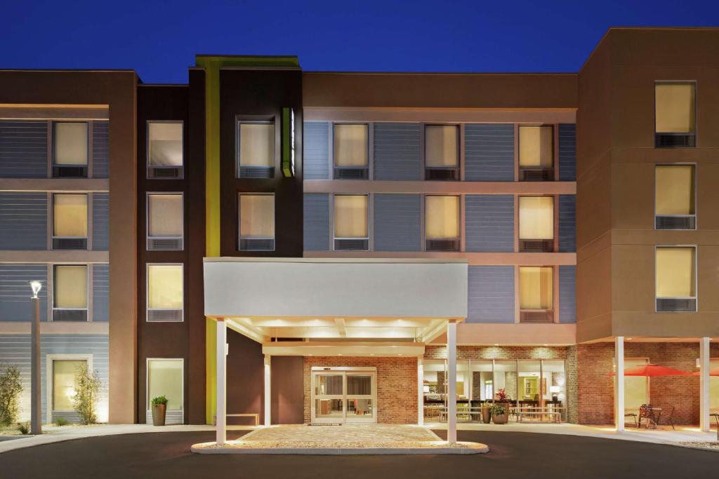 Home2 Suites By Hilton Fernandina Beach on Amelia Island, FL photo 3