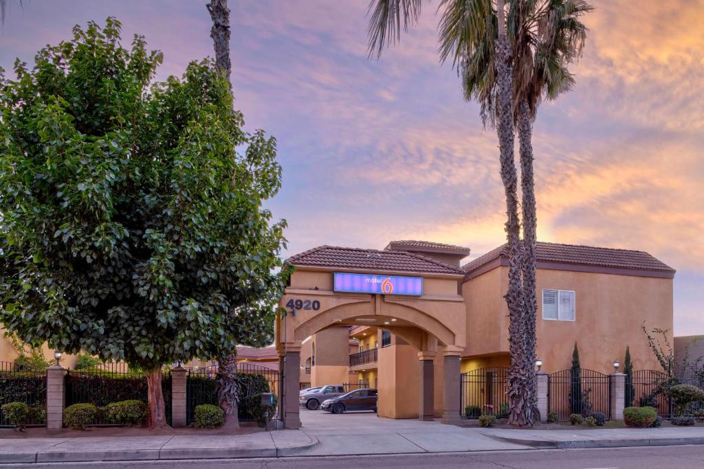 Motel 6 South Gate, CA image