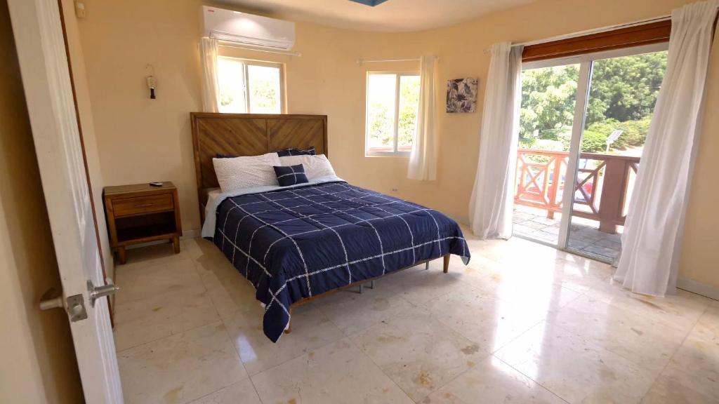 Royal Palms Estate photo 1