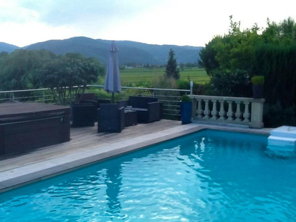 Maison de 3 chambres avec piscine privee jacuzzi et wifi a Walbach