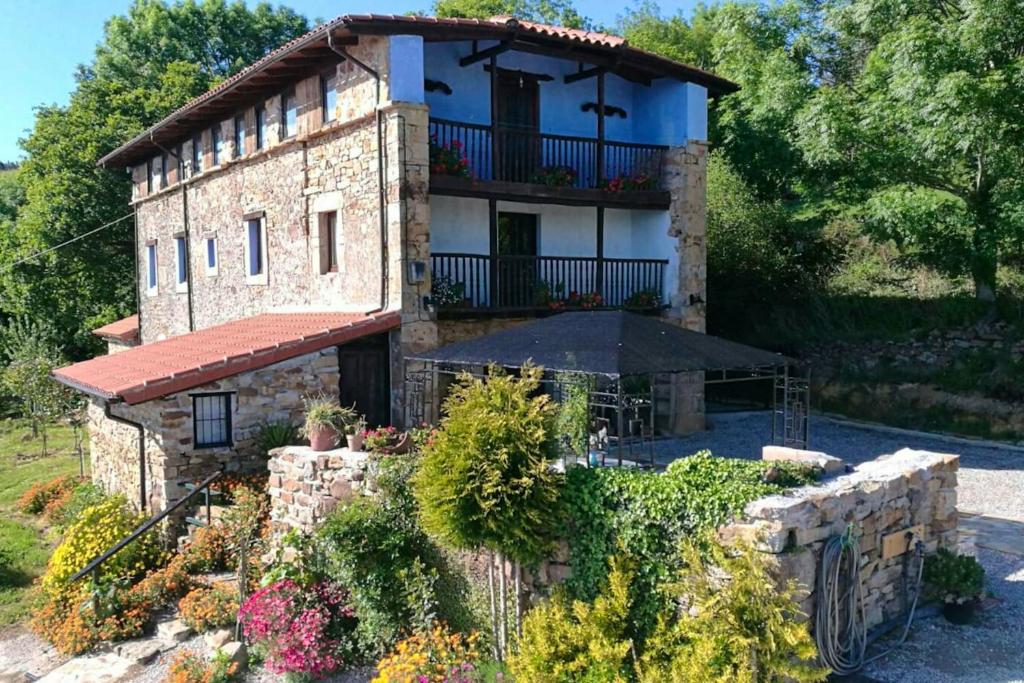4 bedrooms house with terrace and wifi at Ampuero photo 1